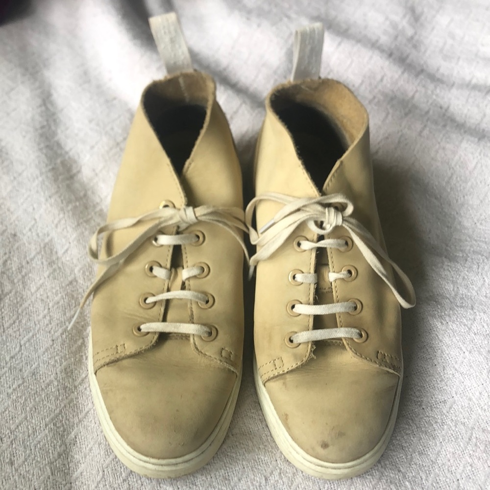 Dr. Martens Sneakers in beige & white | size 9